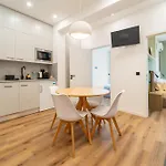 Casa Flores - 2 Bedroom, Lift, Ac, Car Parking - Extra Daire