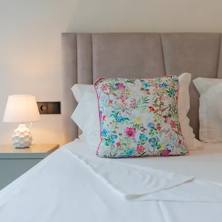 Daire Casa Flores - 2 Bedroom, Lift, Ac, Car Parking - Extra
