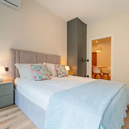 Daire Casa Flores - 2 Bedroom, Lift, Ac, Car Parking - Extra *