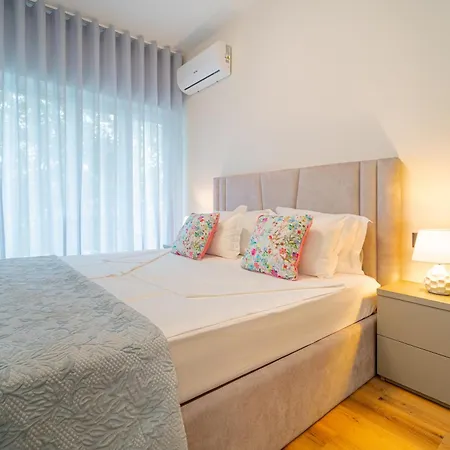 Daire Casa Flores - 2 Bedroom, Lift, Ac, Car Parking - Extra Porto