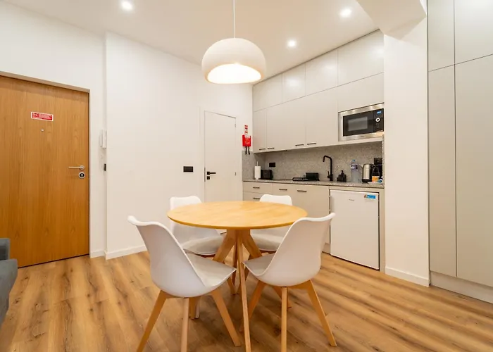 Casa Flores - 2 Bedroom, Lift, Ac, Car Parking - Extra