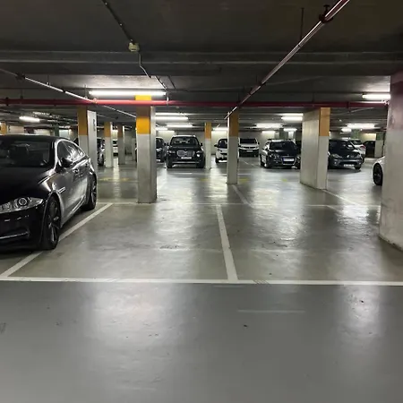 Casa Flores - 2 Bedroom, Lift, Ac, Car Parking - Extra דירה *