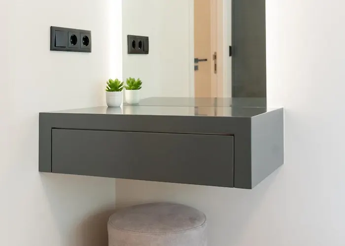 Lejlighed Casa Flores - 2 Bedroom, Lift, Ac, Car Parking - Extra *