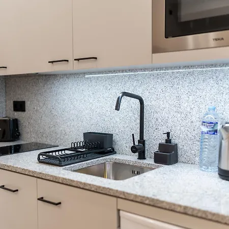 Casa Flores - 2 Bedroom, Lift, Ac, Car Parking - Extra Πόρτο