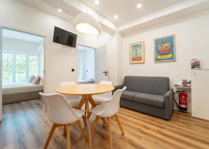 Casa Flores - 2 Bedroom, Lift, Ac, Car Parking - Extra