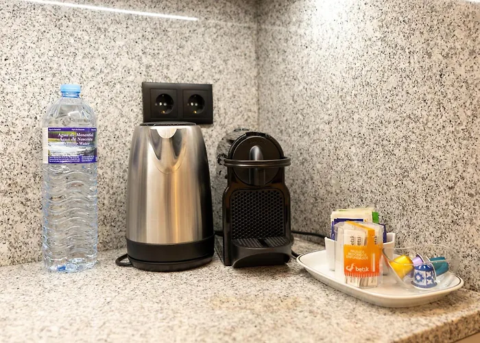 Casa Flores - 2 Bedroom, Lift, Ac, Car Parking - Extra Διαμέρισμα *